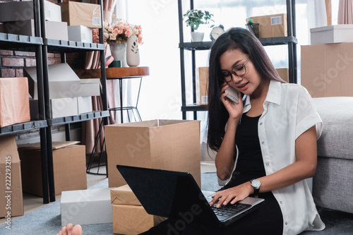 Vászonkép pretty asian woman receiving online order