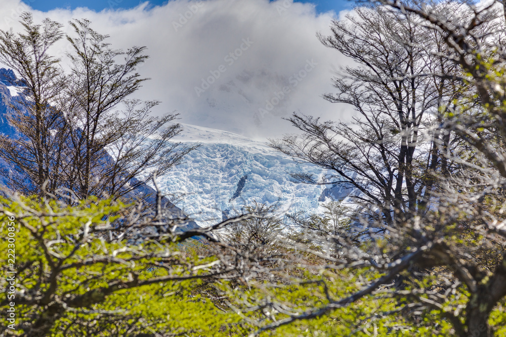 Picture of the hiking trail to Cerro Torre glacial lake Picture of the hiking trail to Cerro Torre glacial lake