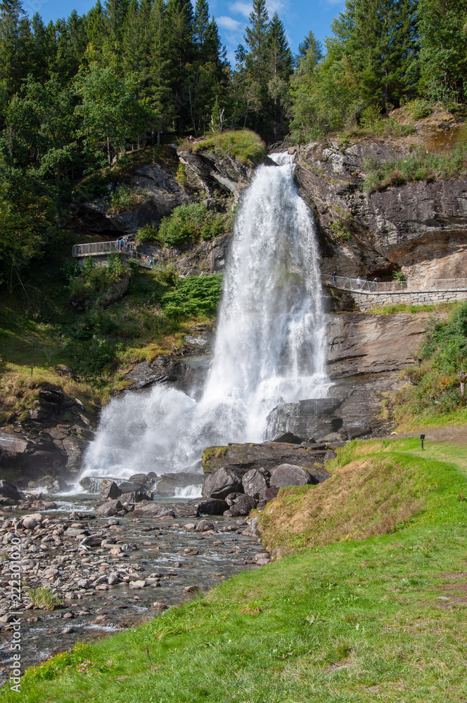 Obraz premium Steinsdalfossen