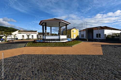 Azoren - Sao Miguel - Ginetes - Kirchplatz photo