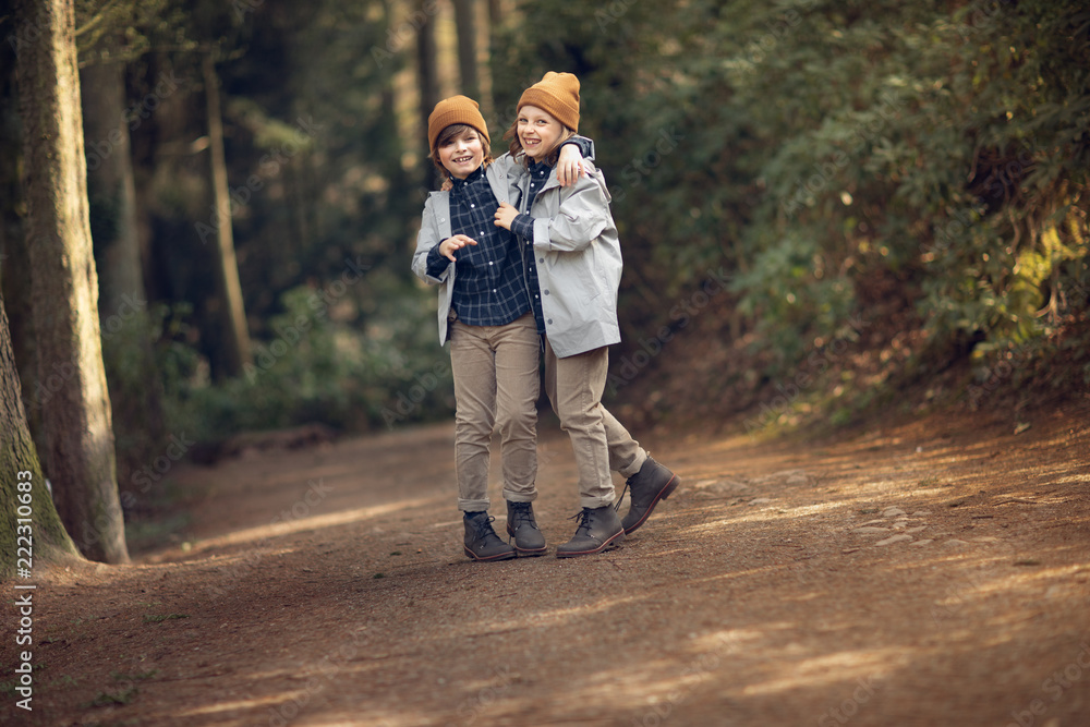 Fototapeta premium brothers hugging each other