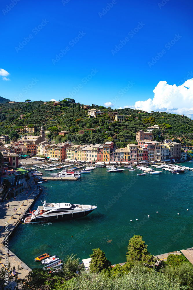 Portofino, Ligurie, Italie - vue sur le port du village 