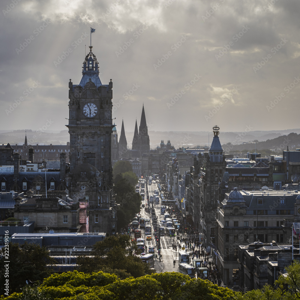 Fototapeta premium Princes Street and the Balmoral Edinburgh