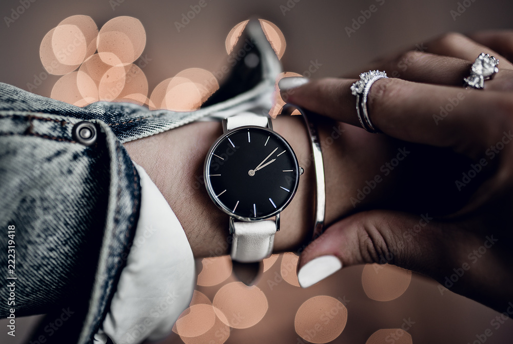 Beautiful hand watch online