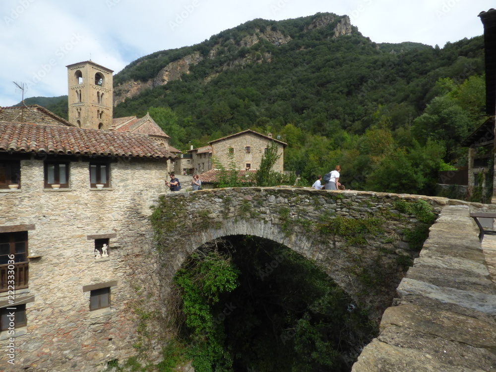 Obraz premium Beget. Pueblo bonito de Girona, Cataluña, España