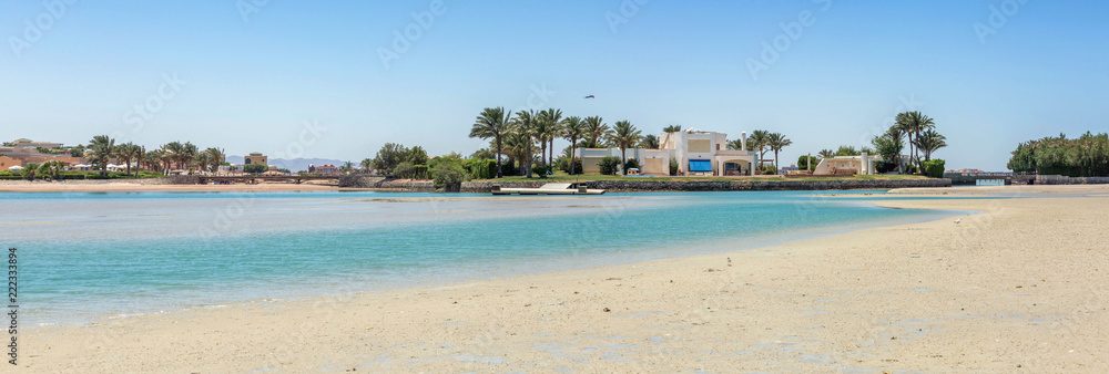 Fototapeta premium El Gouna, beach with turquoise water - Egypt 