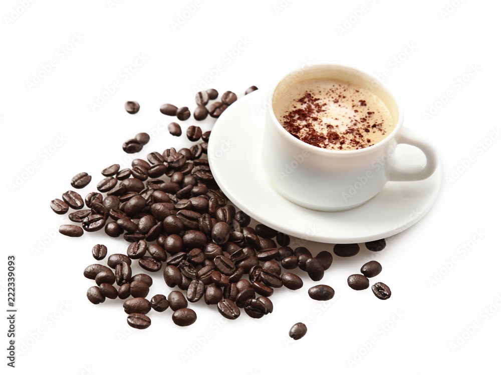 Obraz premium Cup of coffee surrounded by coffee beans