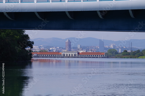 Nouveau pont de la Sucrerie et vue sur Lyon