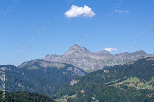 Montagnes et nuages