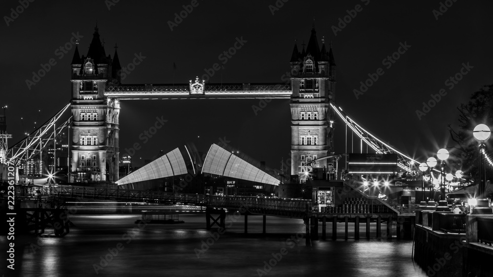 Obraz premium B&W London towerbridge United Kindgdom (UK) (Great Britain)