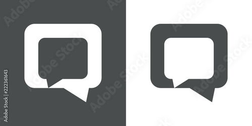 Logotipo conversacion con burbuja cuadrado en espacio negativo en gris y blanco
