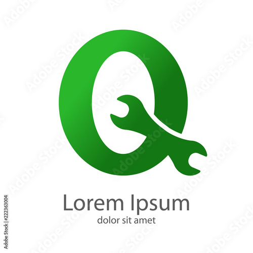 Logotipo Q con llave inglesa en color verde