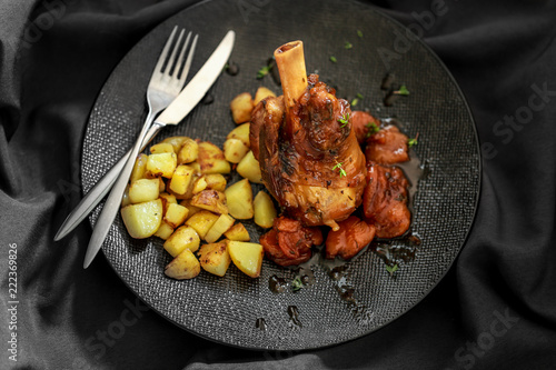 souris d'agneau pommes de terre (repas de fête) photo