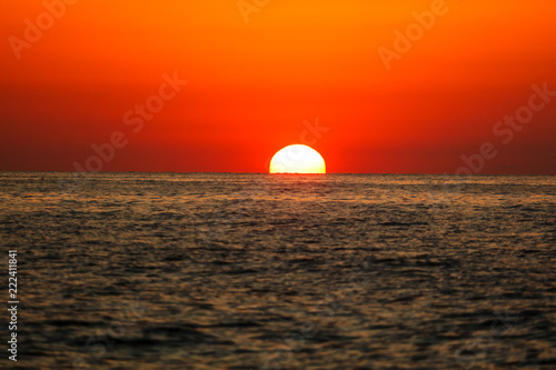 Fototapeta Naklejka Na Ścianę i Meble -  Rays of sunset on the black sea