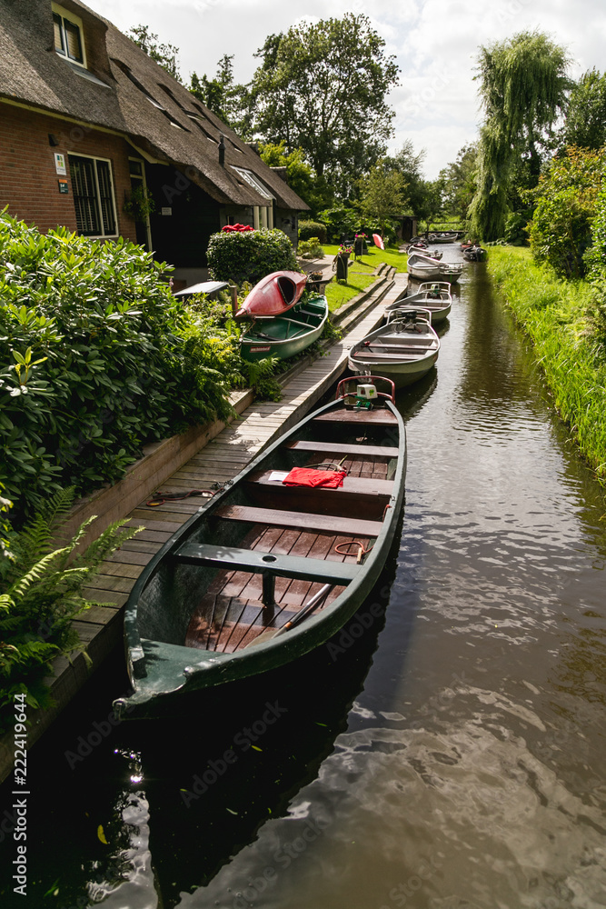Floating boats in Giethoorn