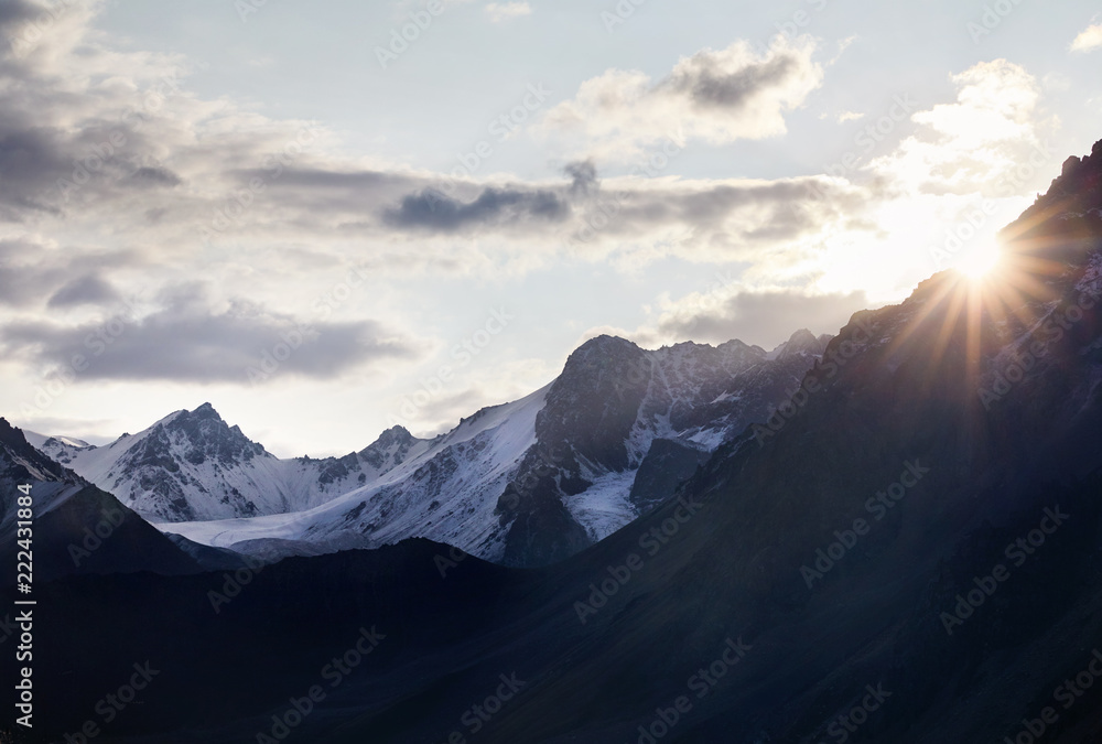 Obraz premium Sunrise in the mountains