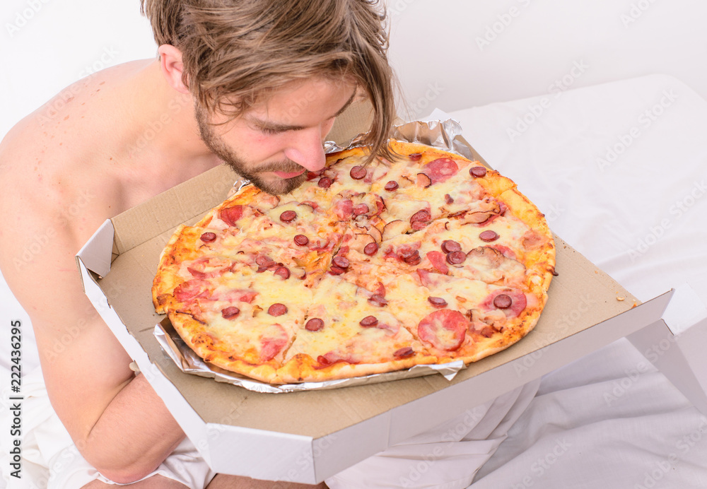 pizza delivery to hotel room