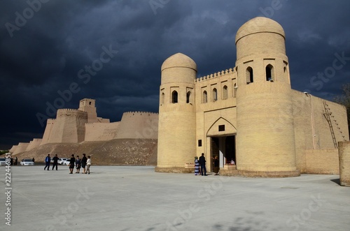 Stadtmauer in Chiwa - Usbekistan photo