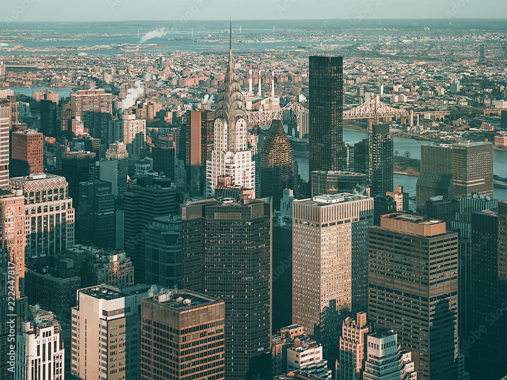 Vista aerea de Manhattan al atardecer, en invierno. Fotografia de estilo vintage