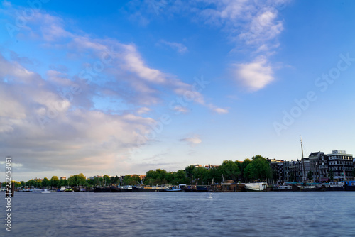 アムステルダムの河辺の景色