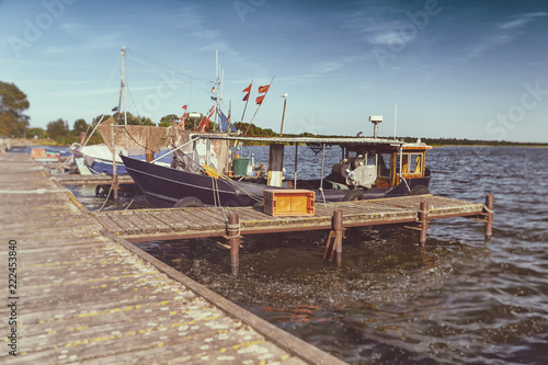 Fischerboote  Fischkutter  Boote  am Steg in Kamminke - Insel Usedom - Retro Look