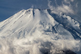 雲纏う冬の富士