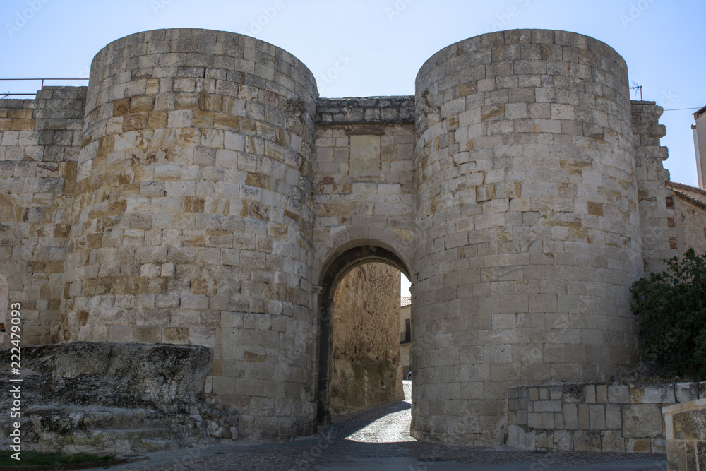 Puerta de 'Doña Urraca' en la muralla de la ciudad de Zamora, España.