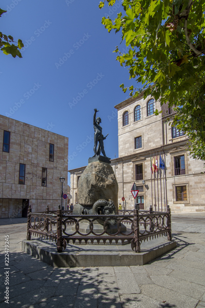 Fototapeta premium Escultura de Viriato en la plaza del mismo nombre en la ciudad de Zamora España