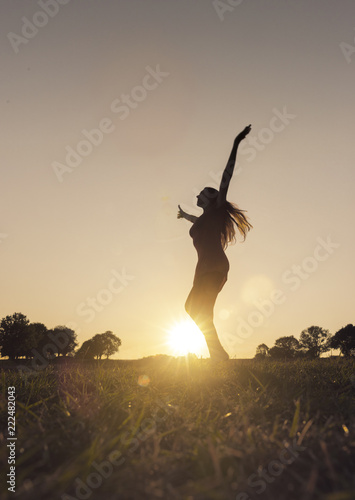 Freudentanz im Gegenlicht