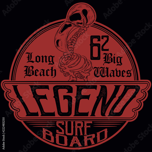 Ilustracion de flamingo en forma de calavera y texto de surf