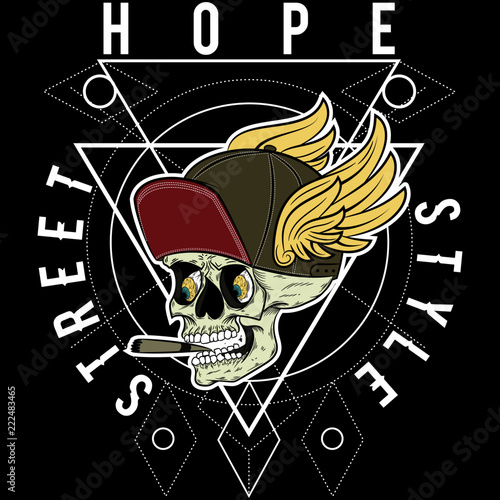 Ilustracion de craneo con gorra y alas con texto