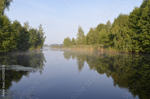 Fototapeta Naklejka Na Ścianę i Meble -  Раннее утро на озере