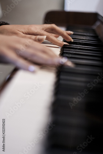 Mani su pianoforte