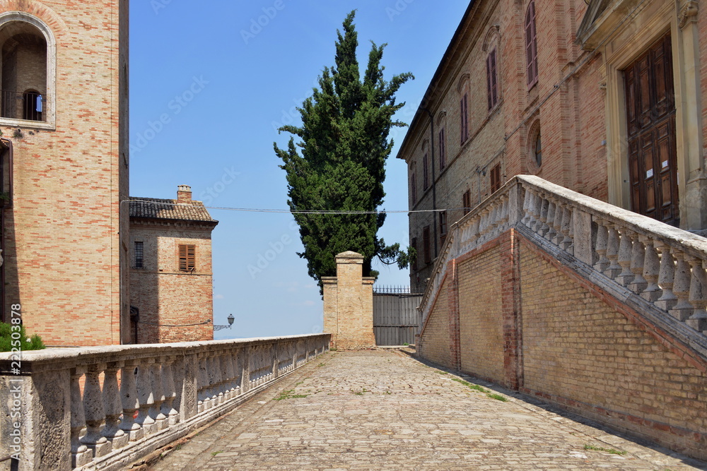 veduta panoramica di alcuni angoli di Ripatransone, Marche, Italia
