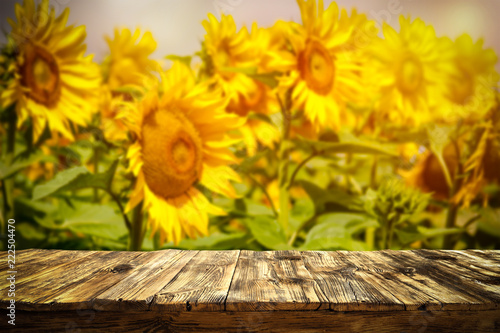 Fototapeta Naklejka Na Ścianę i Meble -  beautiful sunflowers and an old wooden table  