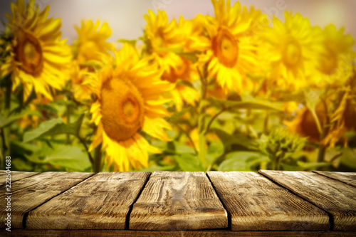 Fototapeta Naklejka Na Ścianę i Meble -  beautiful sunflowers and an old wooden table  