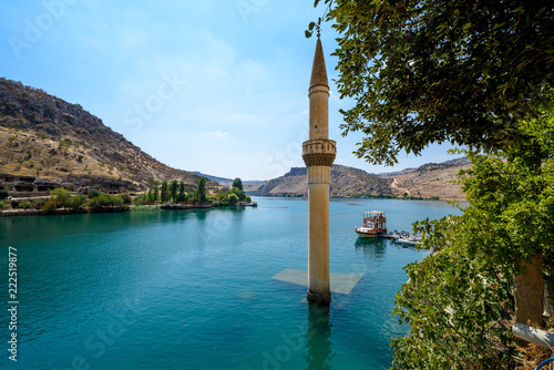 Halfeti die versunkene Stadt in Sanliurfa / Urfa / Türkei im Fluss Firat photo