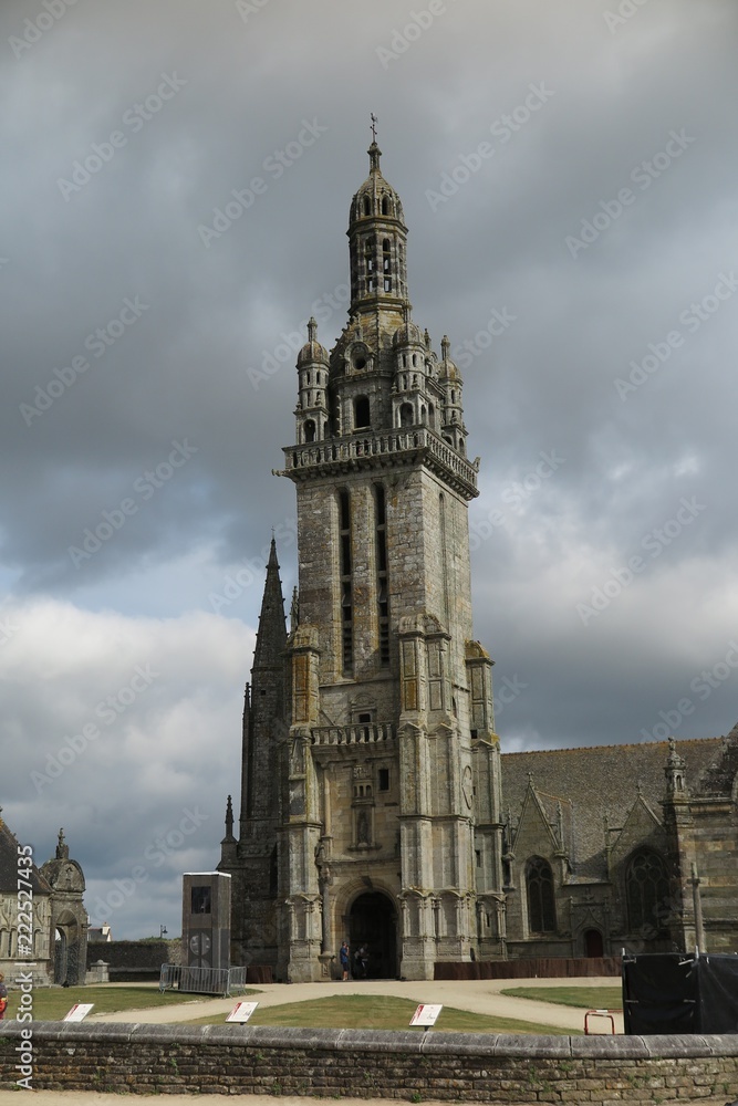  Die Kirche St-Germain in Pleyben, Bretagne