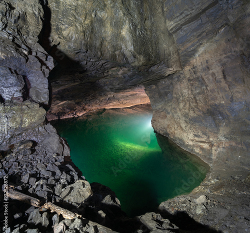 Fototapeta Naklejka Na Ścianę i Meble -  Underground lake