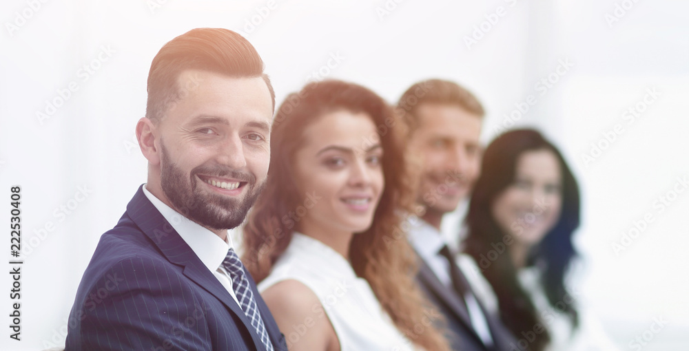 Obraz premium group of business people sitting at the desktop