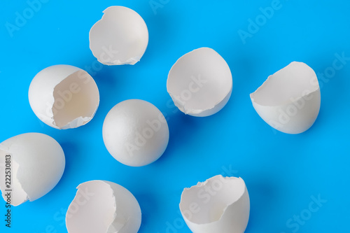 A whole chicken egg surrounded by empty eggs. The concept of infertility