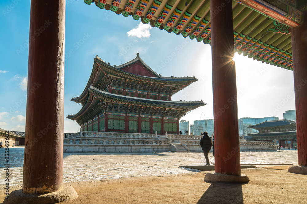Fototapeta premium Punkt orientacyjny Gyeongbokgung w Seulu, w Korei Południowej
