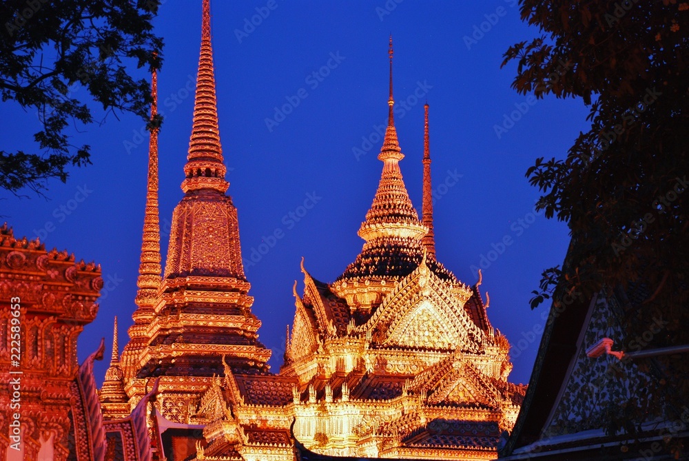 Fototapeta premium タイ・王宮 ライトアップ