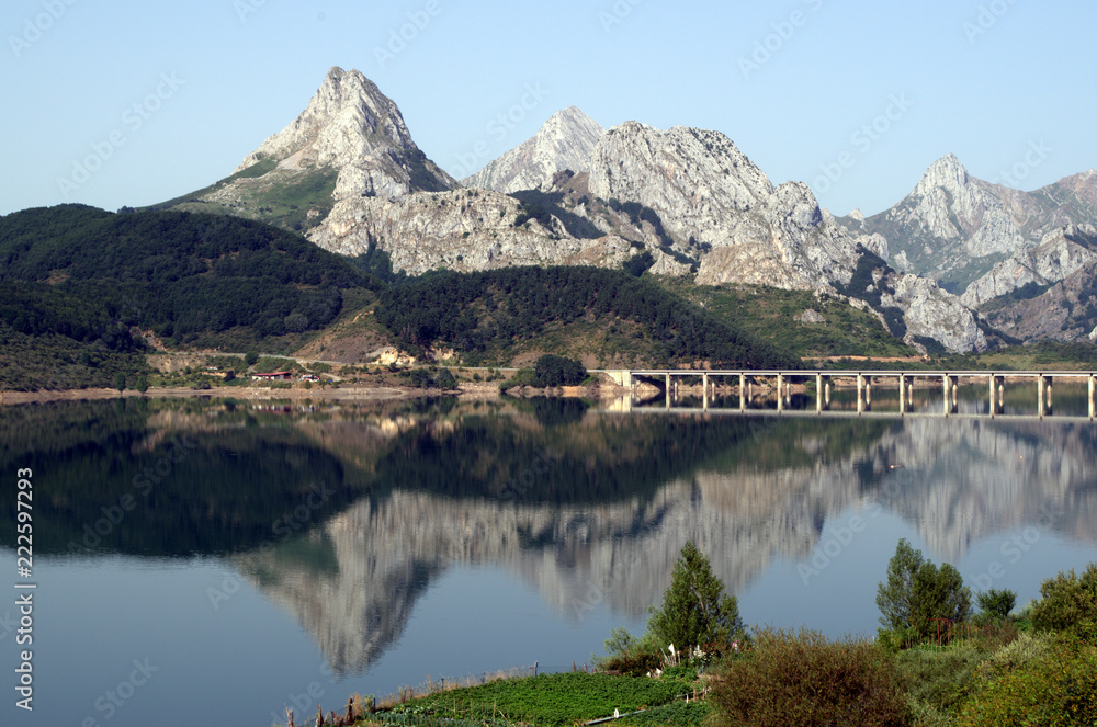 Lac en Asturi