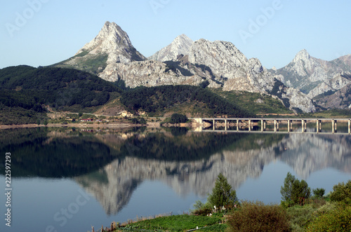 Lac en Asturi