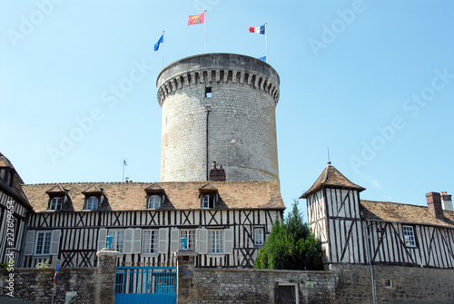 Tableau sur toile Ville de Vernon, Tour des Archives, vestige du château fort construit par Philip