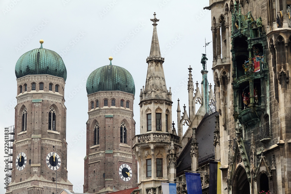 Frauenkirche und Neues Rathaus in München