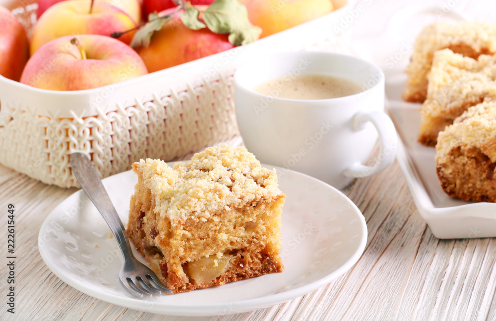 Apple and raisin crumble topping cake Apple and raisin crumble topping cake