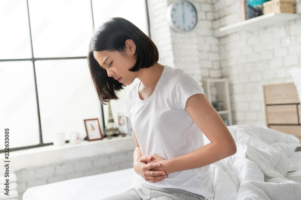 Asian women her stomach aches hard She wakes up in the middle of the night while she sleeps. Asian women her stomach aches hard She wakes up in the middle of the night while she sleeps.