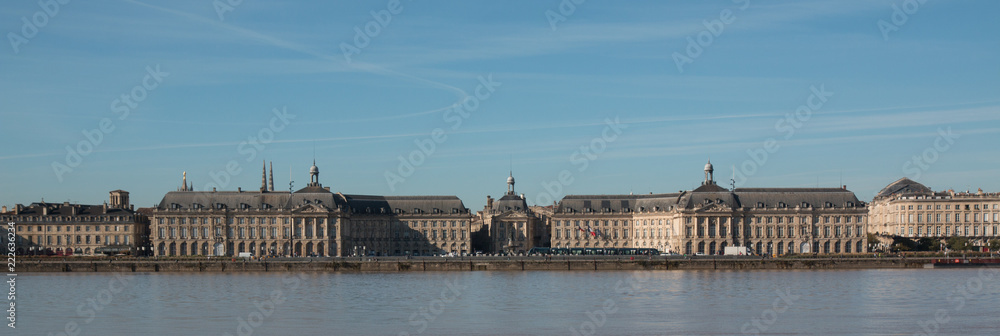 Vue panoramique de la place de la Bourse à Bordeaux